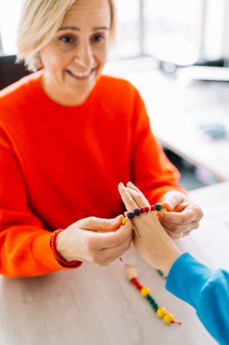 een ademarmband kan kinderen helpen bij een het regelen van hun ademhaling bij stress of angst obat